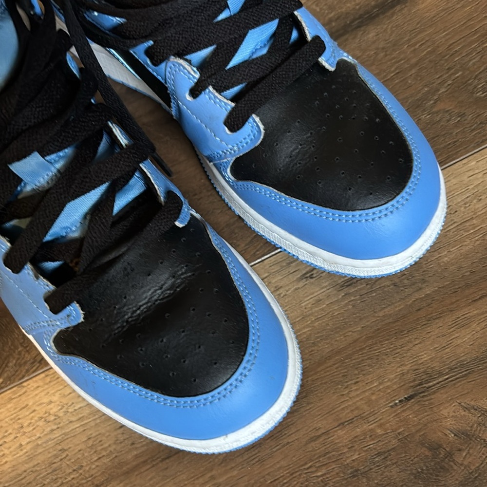 Baby Blue & Black Air Jordan 1s Mid - Picture 4 of 8
